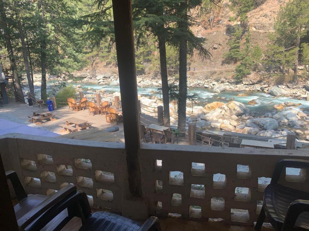 The Alpine Guest House Kasol Bagian luar foto