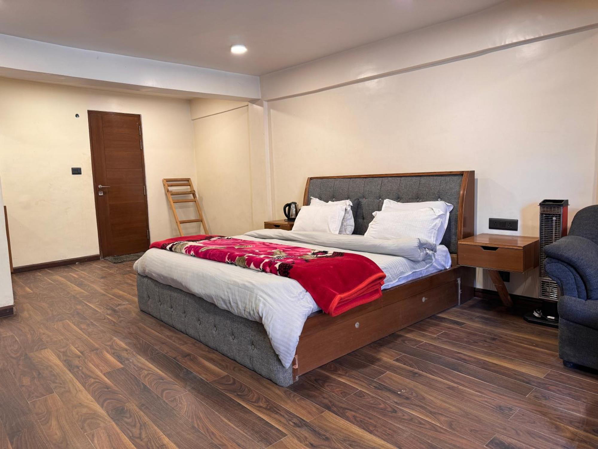 The Alpine Guest House Kasol Bagian luar foto